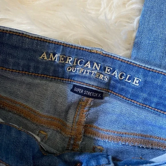 ❌SOLD❌ AMERICAN EAGLE LIGHT DENIM DISTRESSED JEGGING - Picture 3 of 9